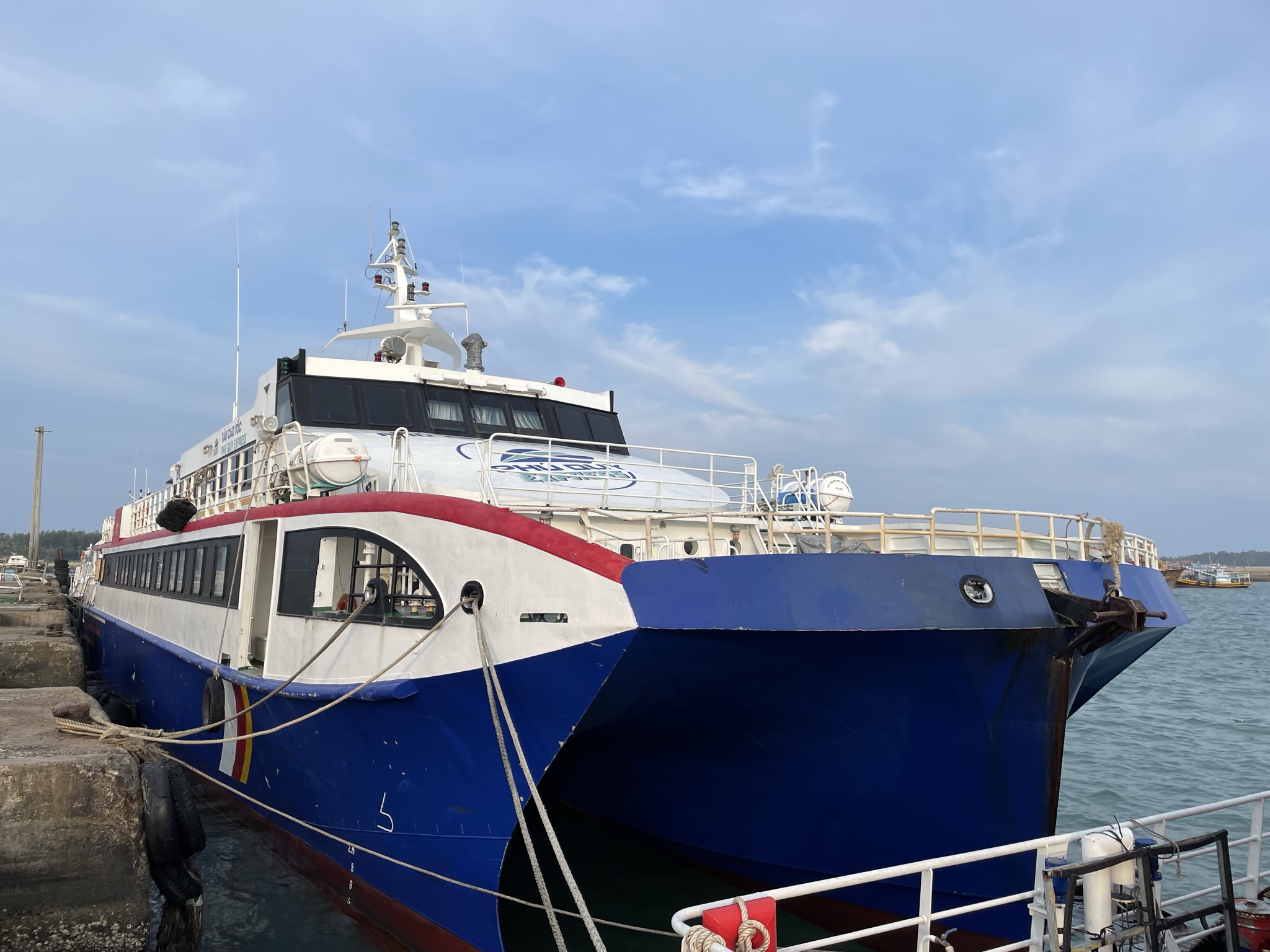 phu-quy-express-high-speed-ferry
