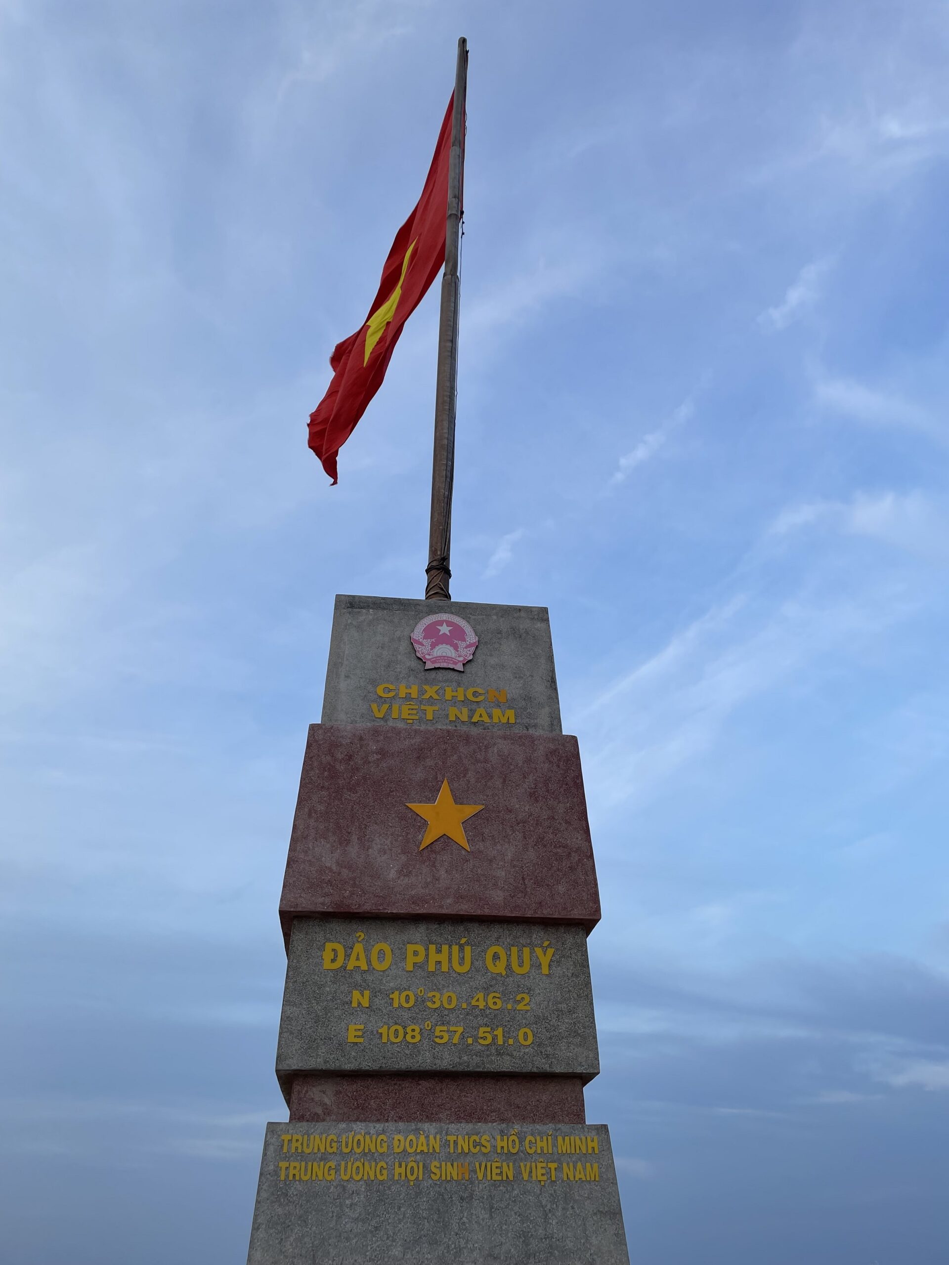 Cột cờ khẳng định chủ quyền Phú Quý